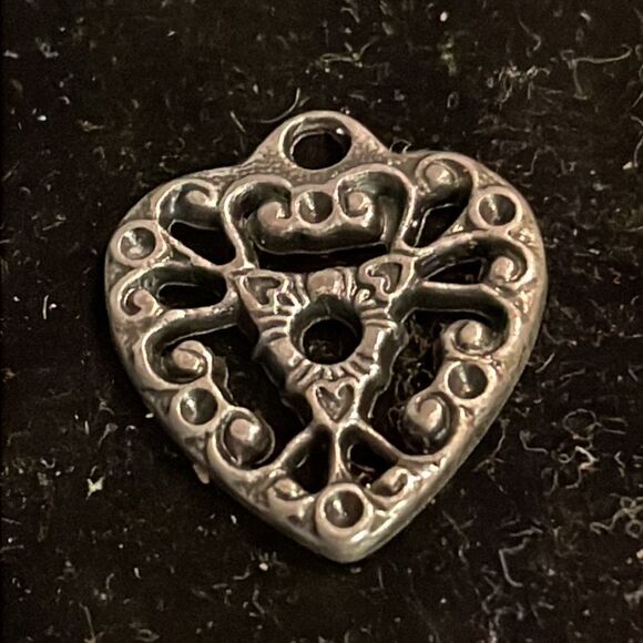 Vintage-1970s-0.75” silver tone scroll work heart charm/pendant with jump hoop - Picture 2 of 10